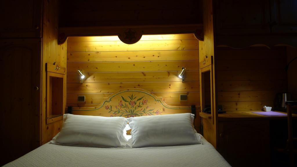 Hotel Du Parc - Manoir Du Baron Blanc Faverges Exteriör bild